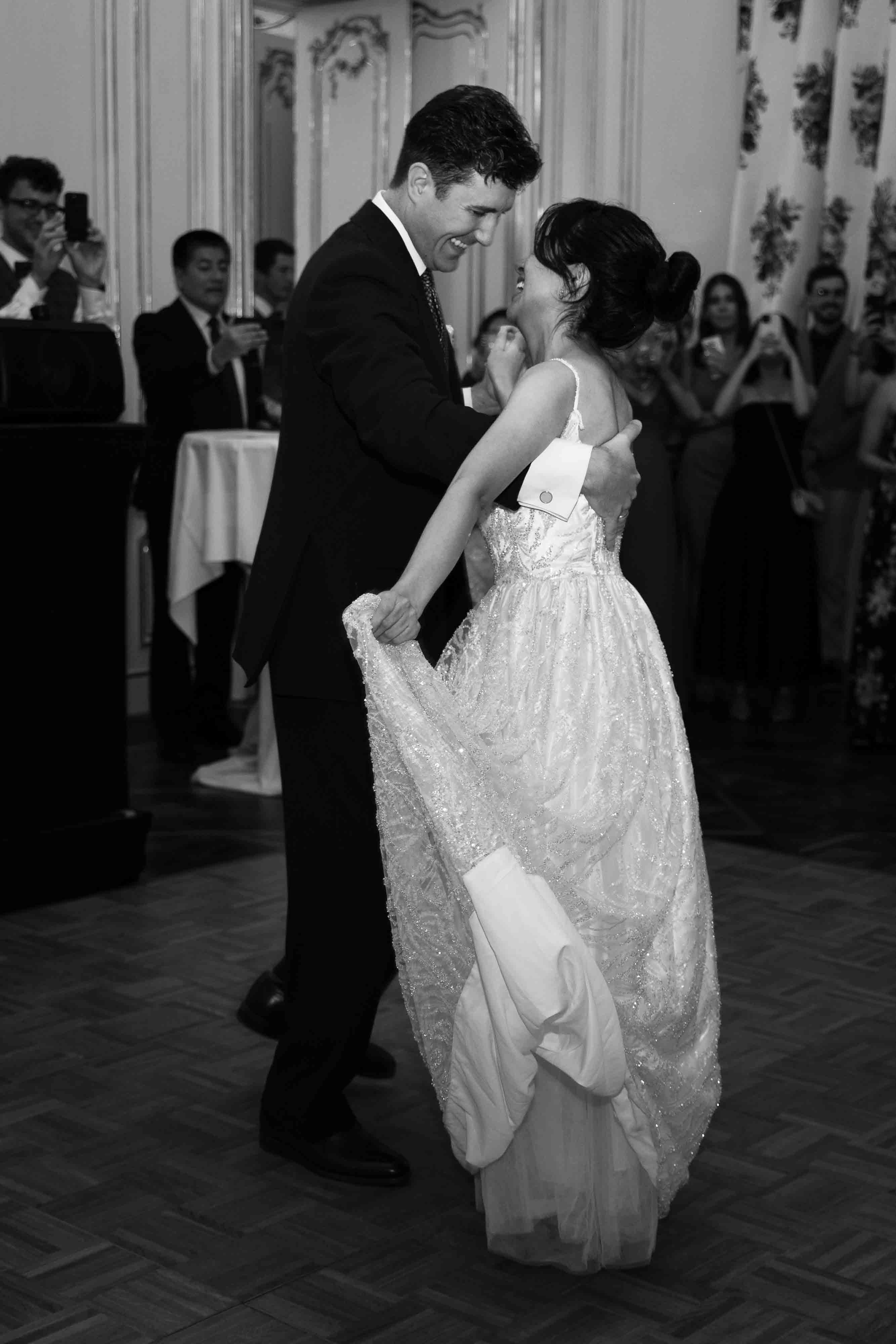 Hochzeitstanz in Schwarz-Weiß