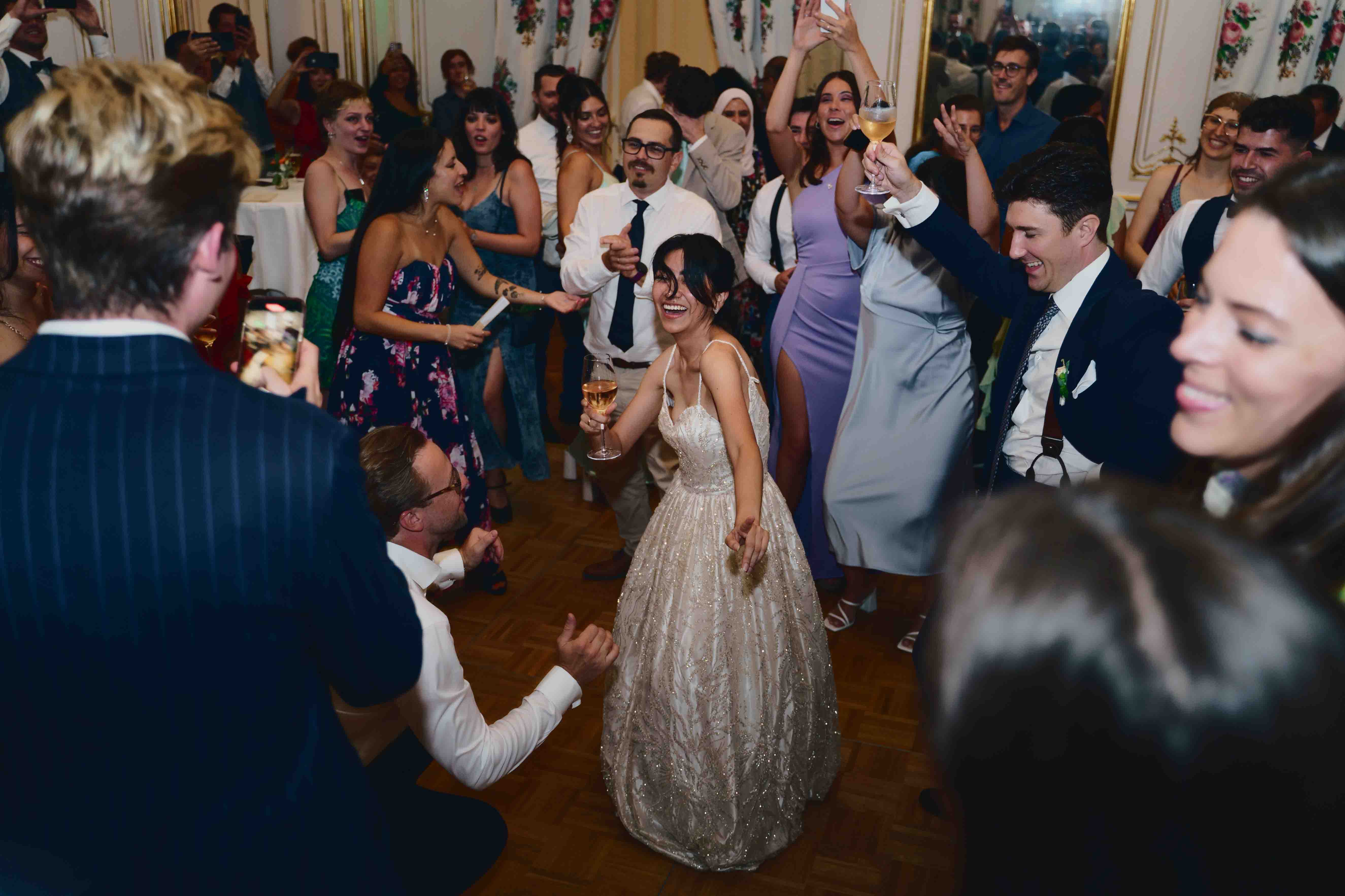 Ausgelassenes Tanzen