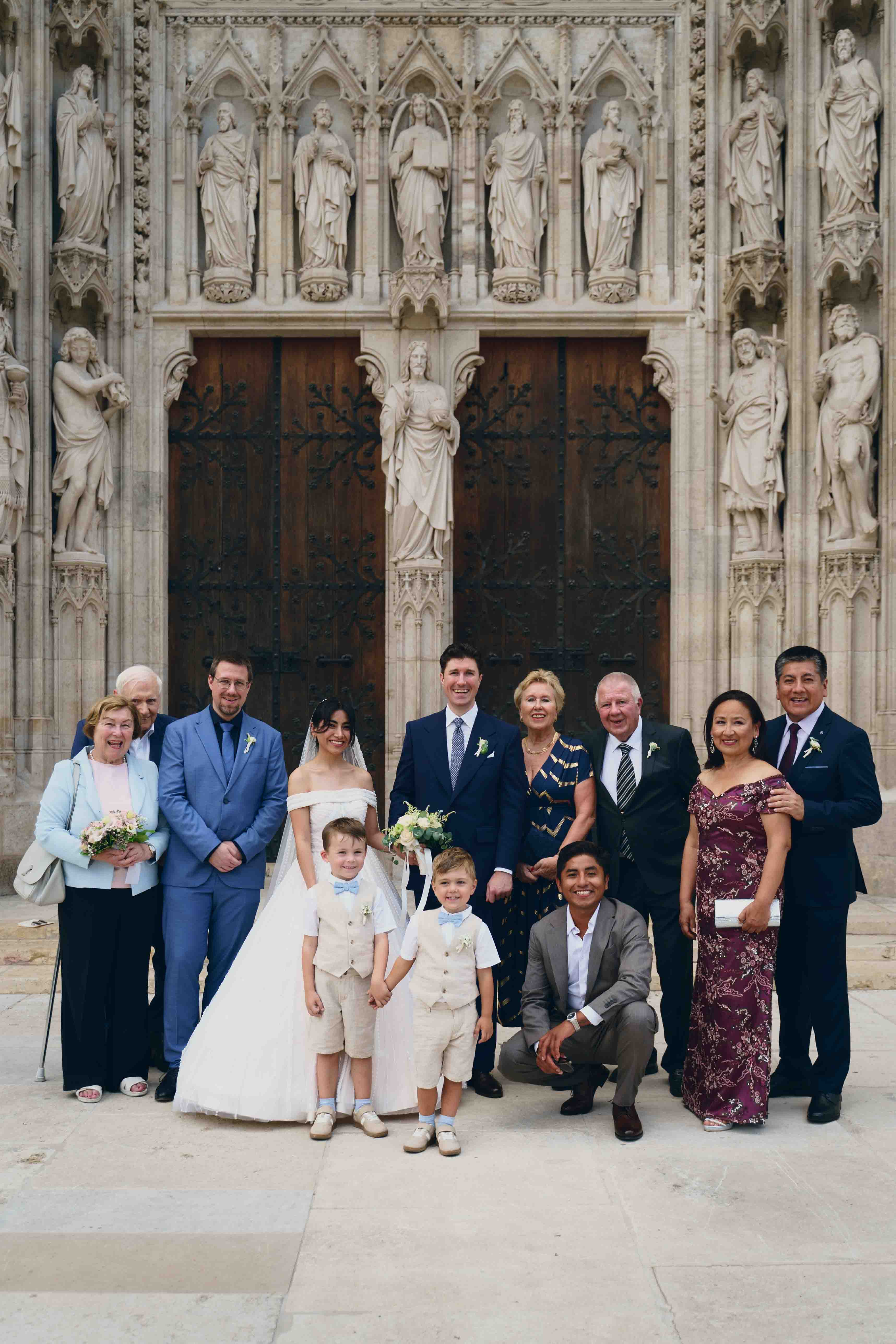 Gruppenfoto der engsten Familie des Brautpaares