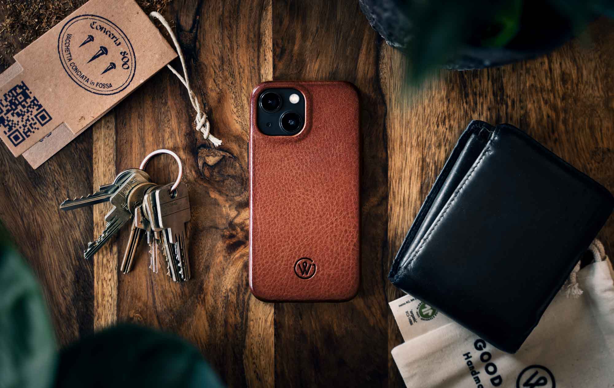 Echtlederhülle von GoodWilhelm für Iphones in Szene gestzt