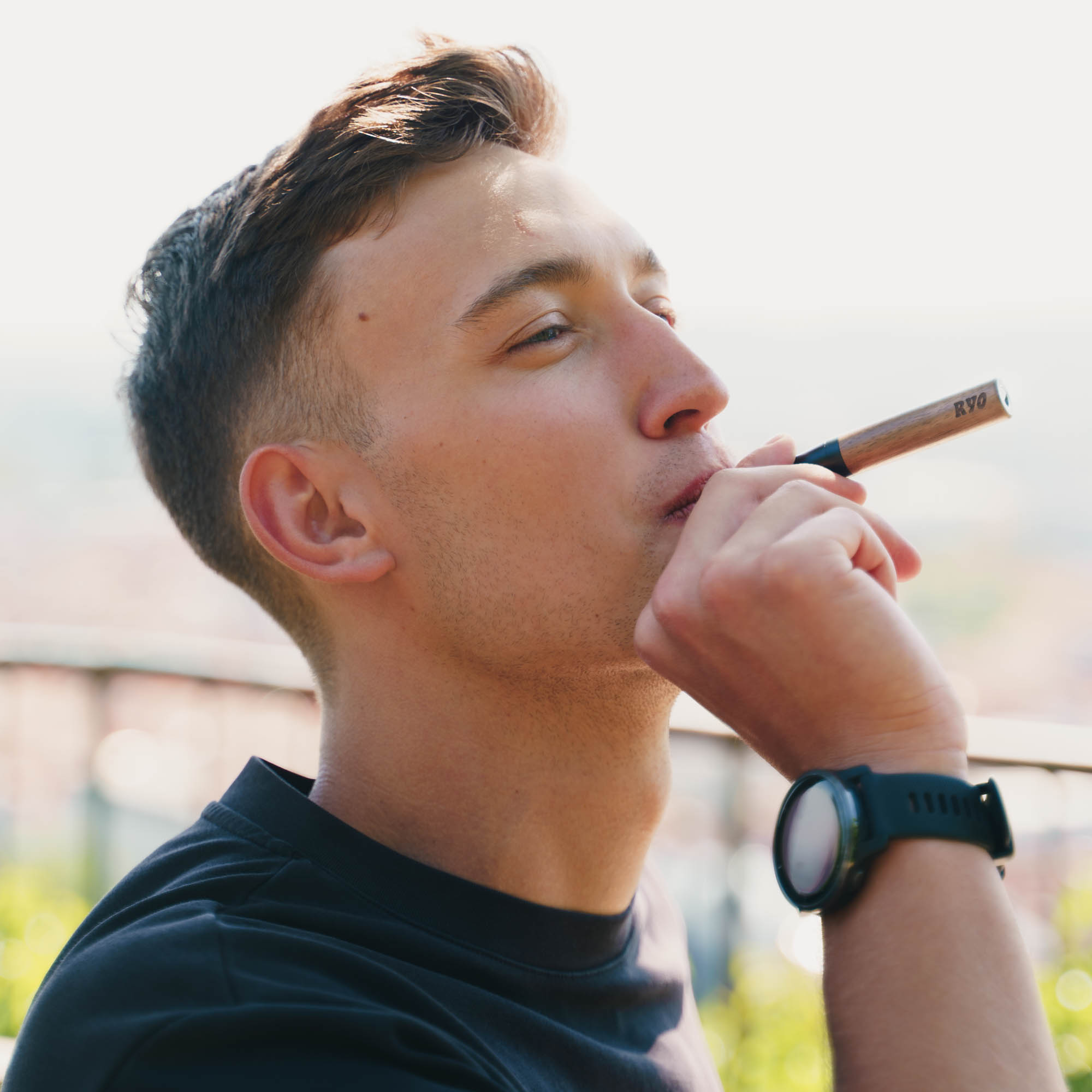 Männliches Model zieht an RYO